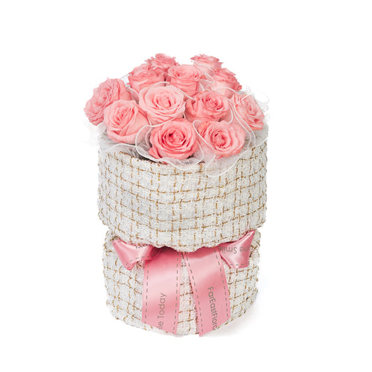 Classy Tweed (Pink/White) – Flower Bouquet