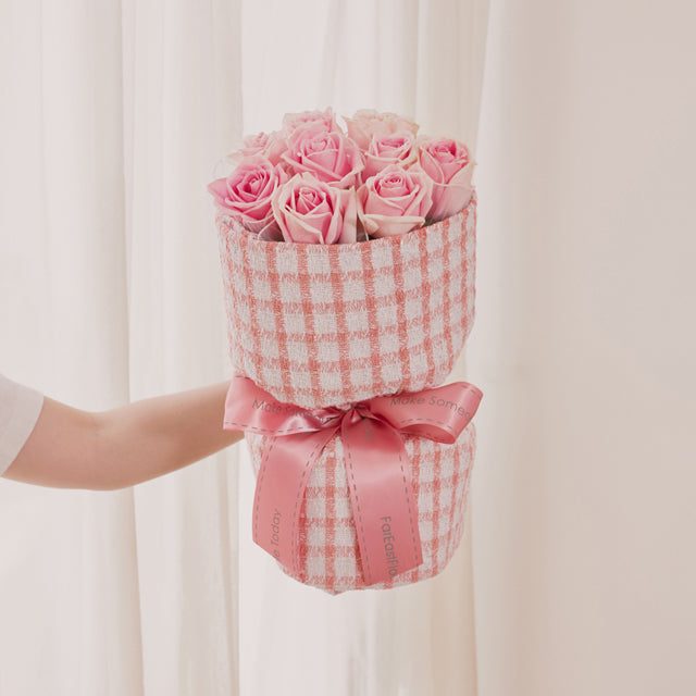Classy Tweed (Light Pink) – Flower Bouquet